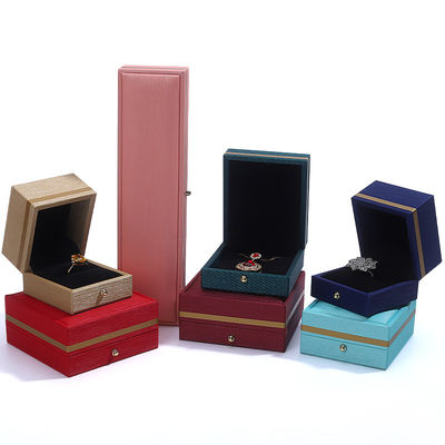 Custom Ring Necklace Bracelet Packaging Box Made of Leather for Wedding Jewelry di Hanhong