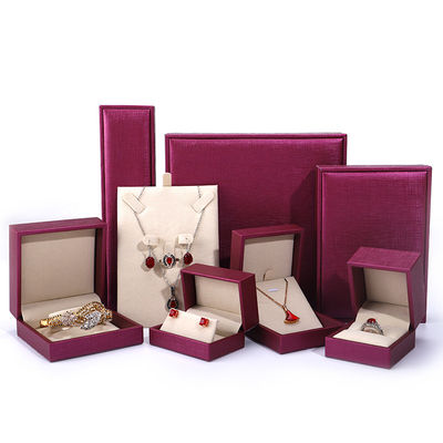 China manufaktur Grosir Perhiasan Mewah Kotak kemasan Custom high end Kalung Gelang Earring Cincin Kemasan mawar Merah Pu Kulit Perhiasan Kotak dengan logo