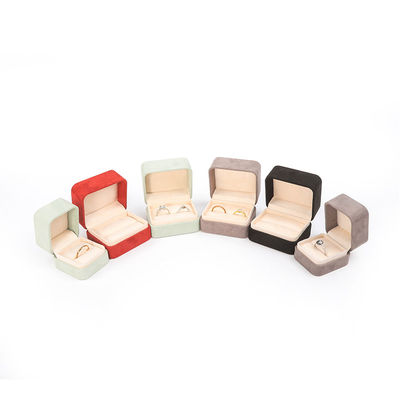 Grosir Perhiasan High End Kemasan Kotak Cincin Custom Logo Perhiasan Kemasan Mewah Pernikahan Ganda Pertunangan Velvet Ring Box