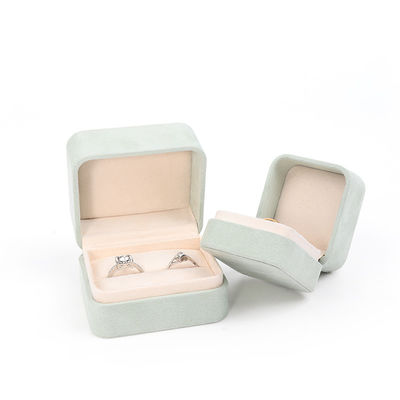 Grosir Perhiasan Kemasan Kotak Cincin Custom Perhiasan Kemasan Mewah Pernikahan Ganda Pertunangan Green Velvet Ring Box dengan logo